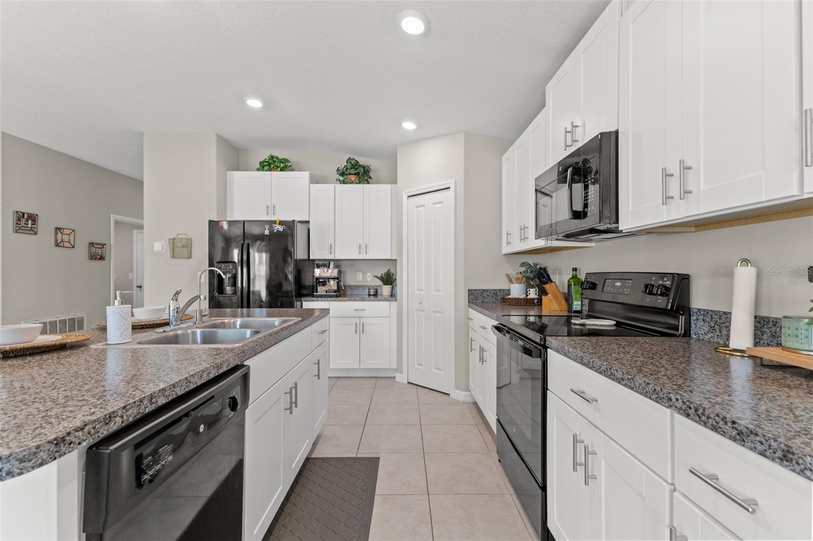 Image 11 of 48 For 3802 Daisy Bloom Place