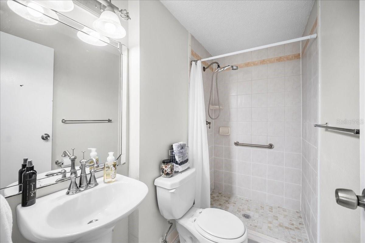 Image 27 of 40 For 6104 39th Avenue W