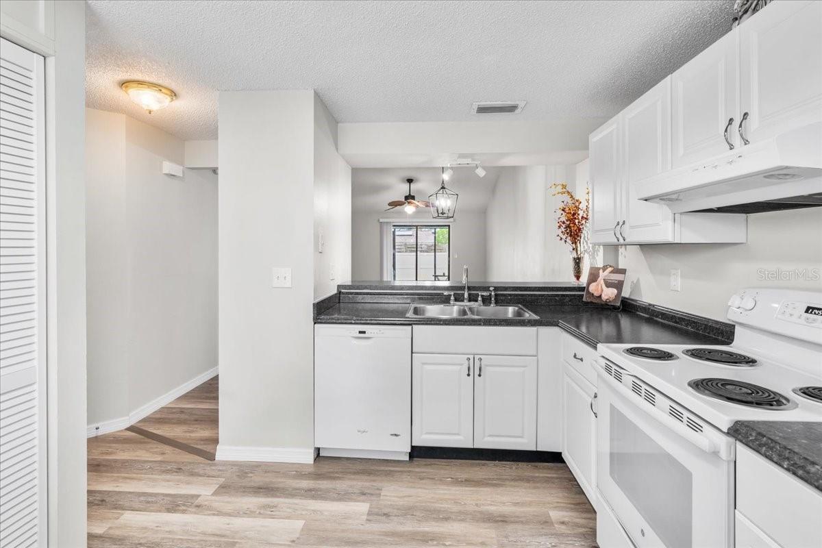 Image 33 of 40 For 6104 39th Avenue W