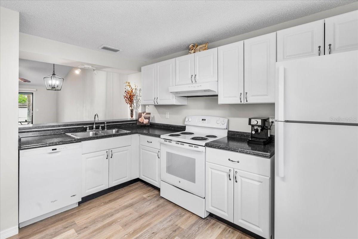 Image 34 of 40 For 6104 39th Avenue W