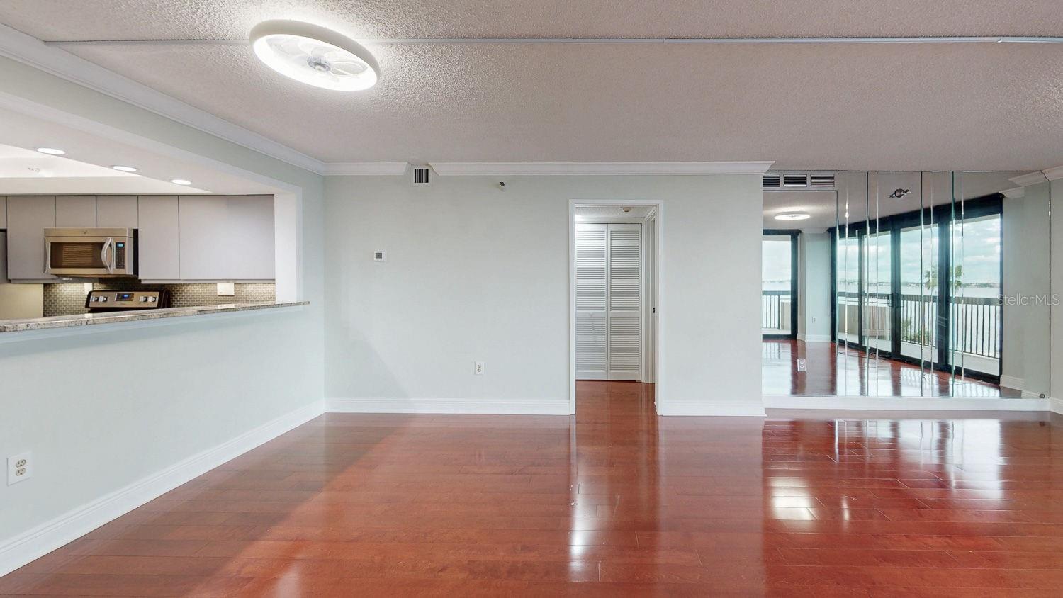 Image 15 of 62 For 2413 Bayshore Boulevard 503