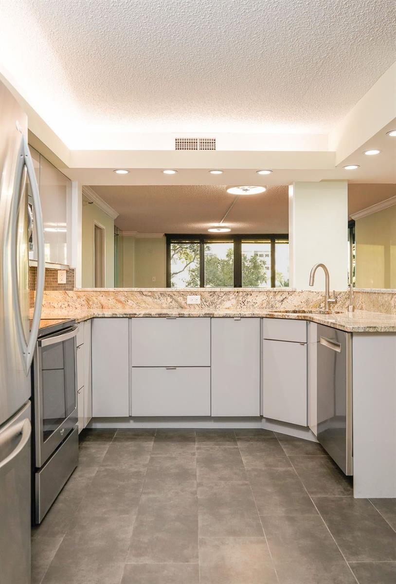 Image 21 of 62 For 2413 Bayshore Boulevard 503