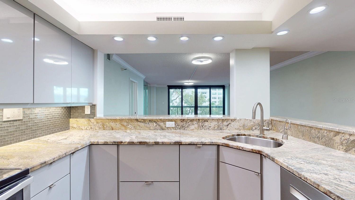 Image 31 of 62 For 2413 Bayshore Boulevard 503