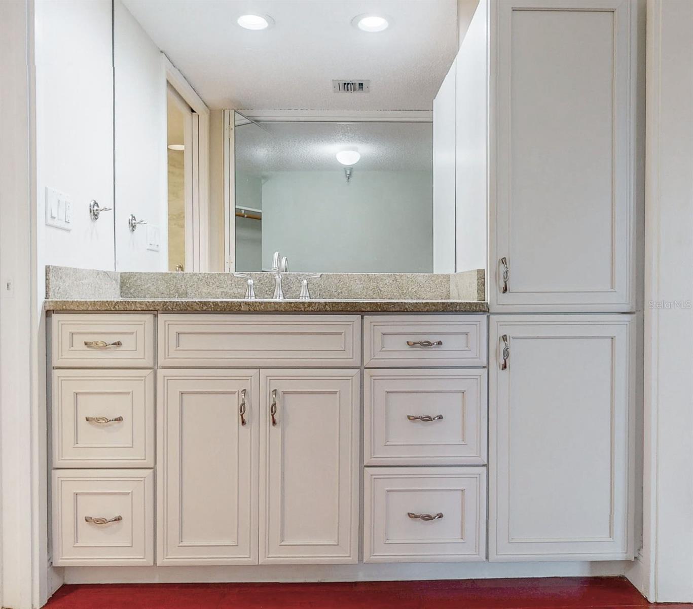 Image 40 of 62 For 2413 Bayshore Boulevard 503