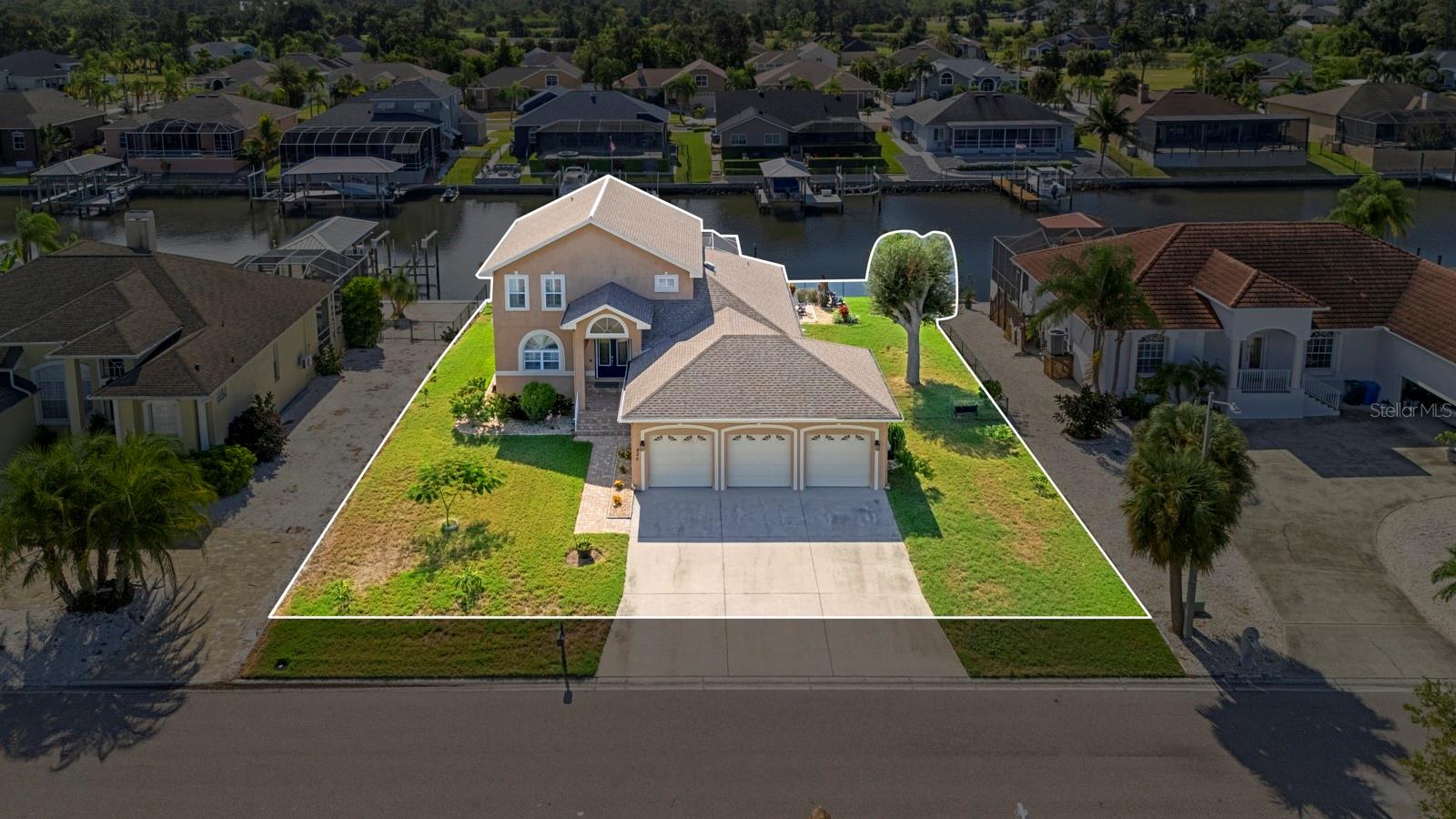 Listing photo id 8 for 830 Golf Island Drive