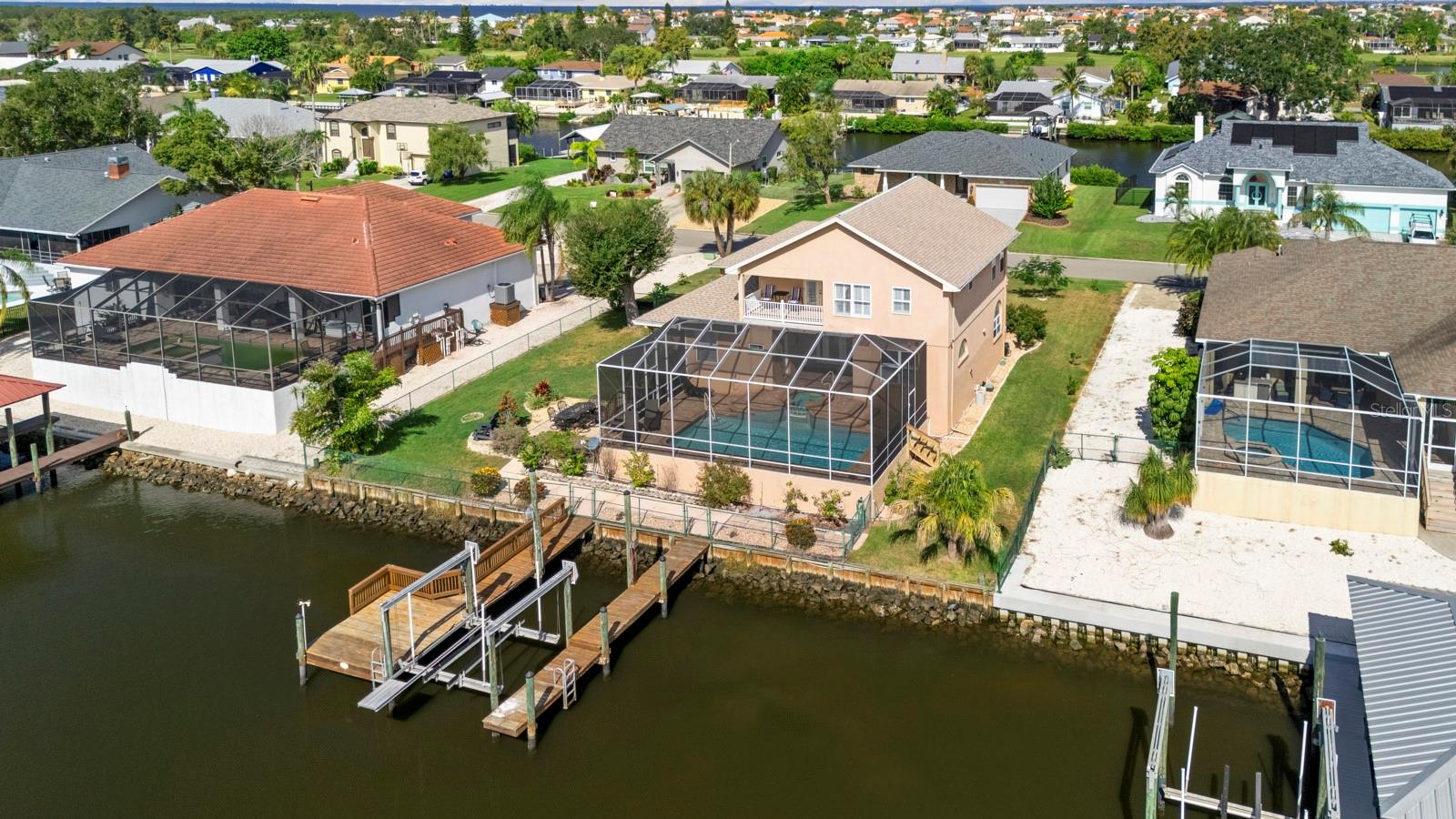 Listing photo id 10 for 830 Golf Island Drive