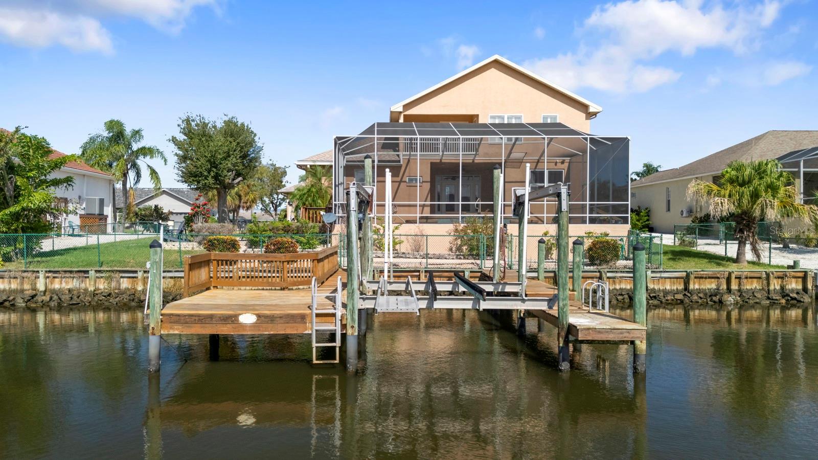 Listing photo id 12 for 830 Golf Island Drive