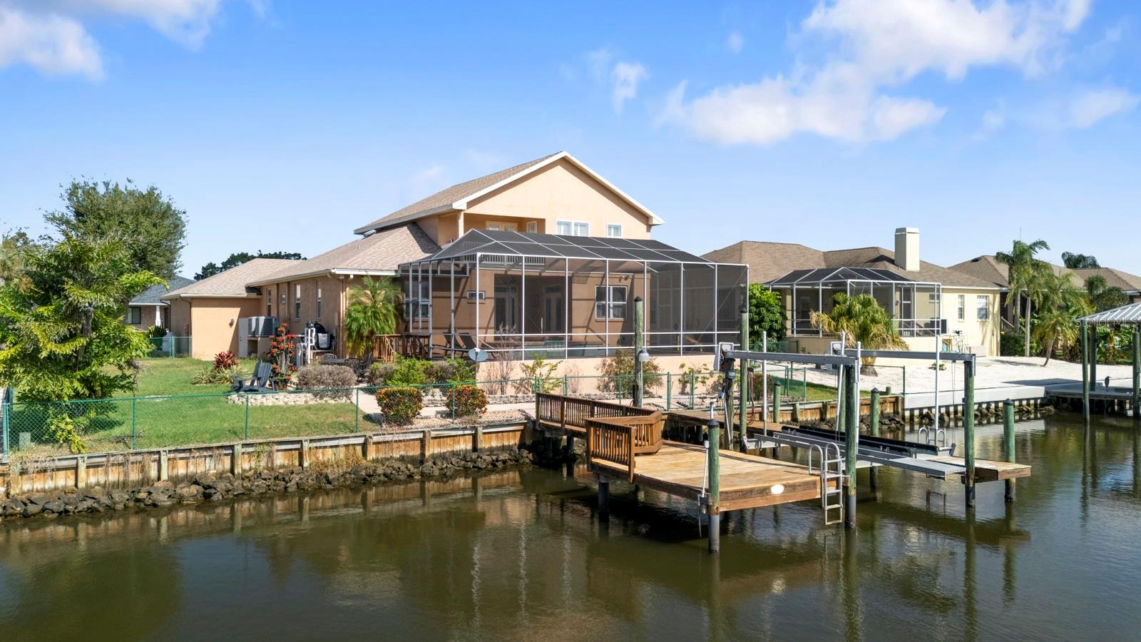 Listing photo id 13 for 830 Golf Island Drive