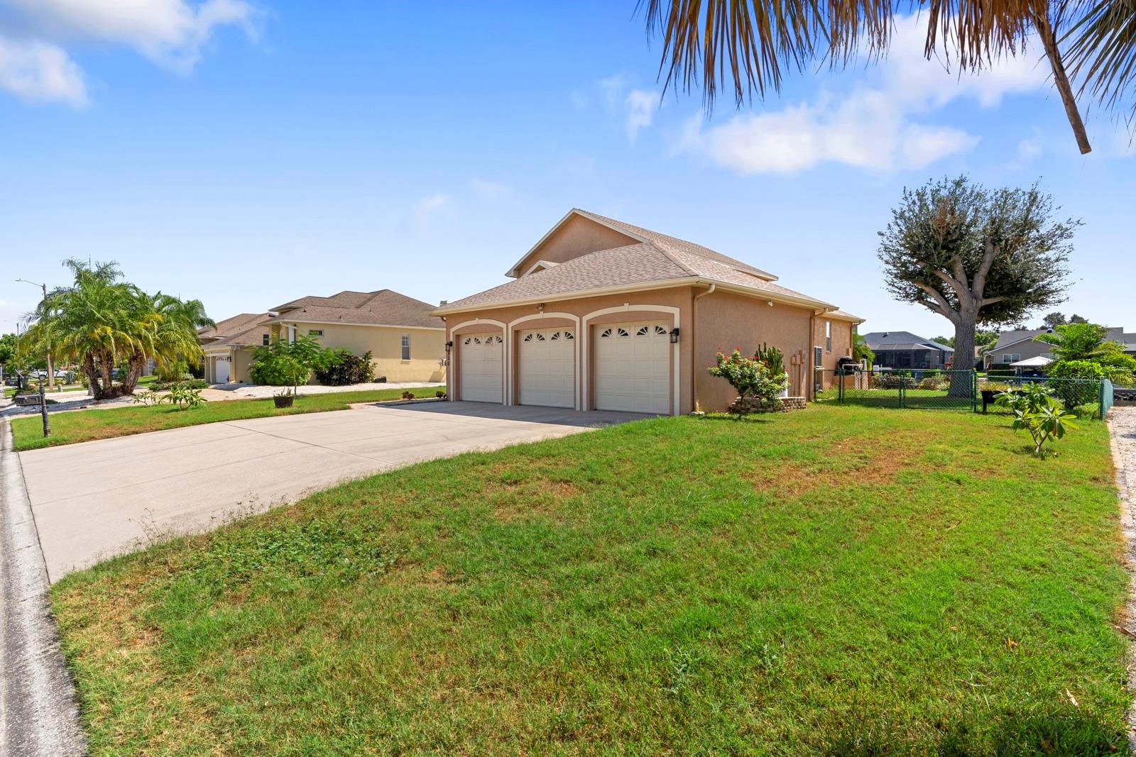 Listing photo id 17 for 830 Golf Island Drive
