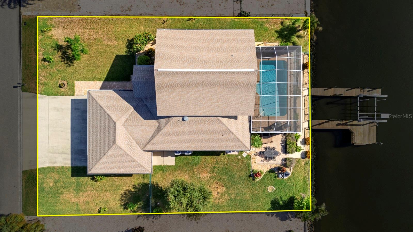 Listing photo id 1 for 830 Golf Island Drive
