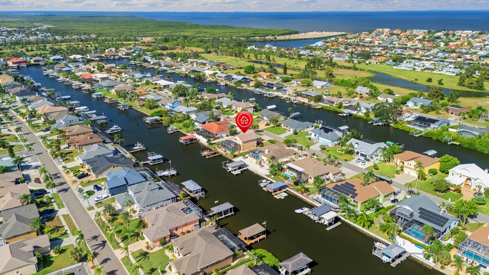 Listing photo id 3 for 830 Golf Island Drive
