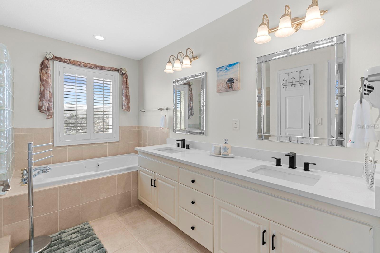 Listing photo id 60 for 830 Golf Island Drive