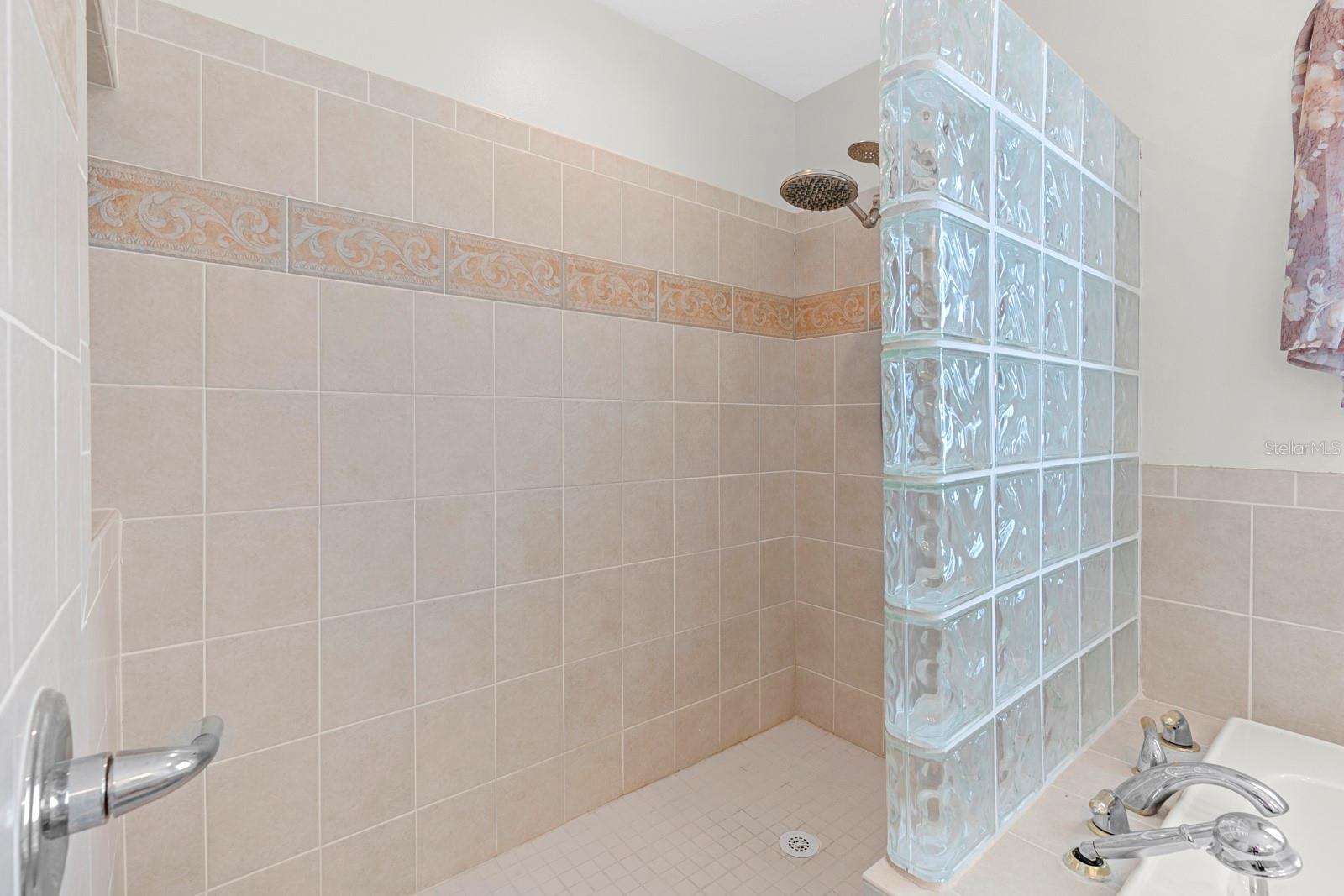 Listing photo id 61 for 830 Golf Island Drive