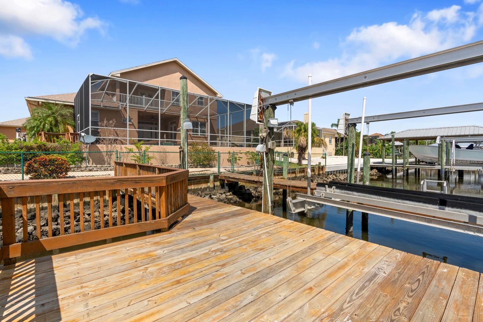 Listing photo id 78 for 830 Golf Island Drive