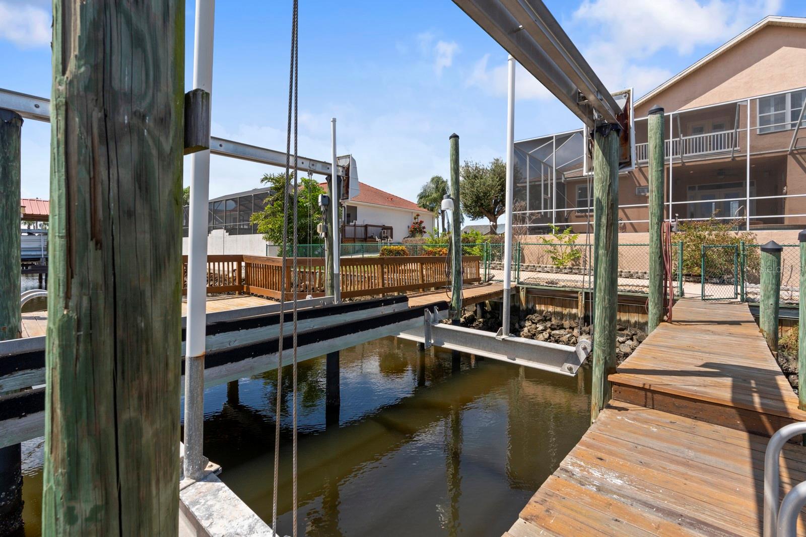 Listing photo id 82 for 830 Golf Island Drive