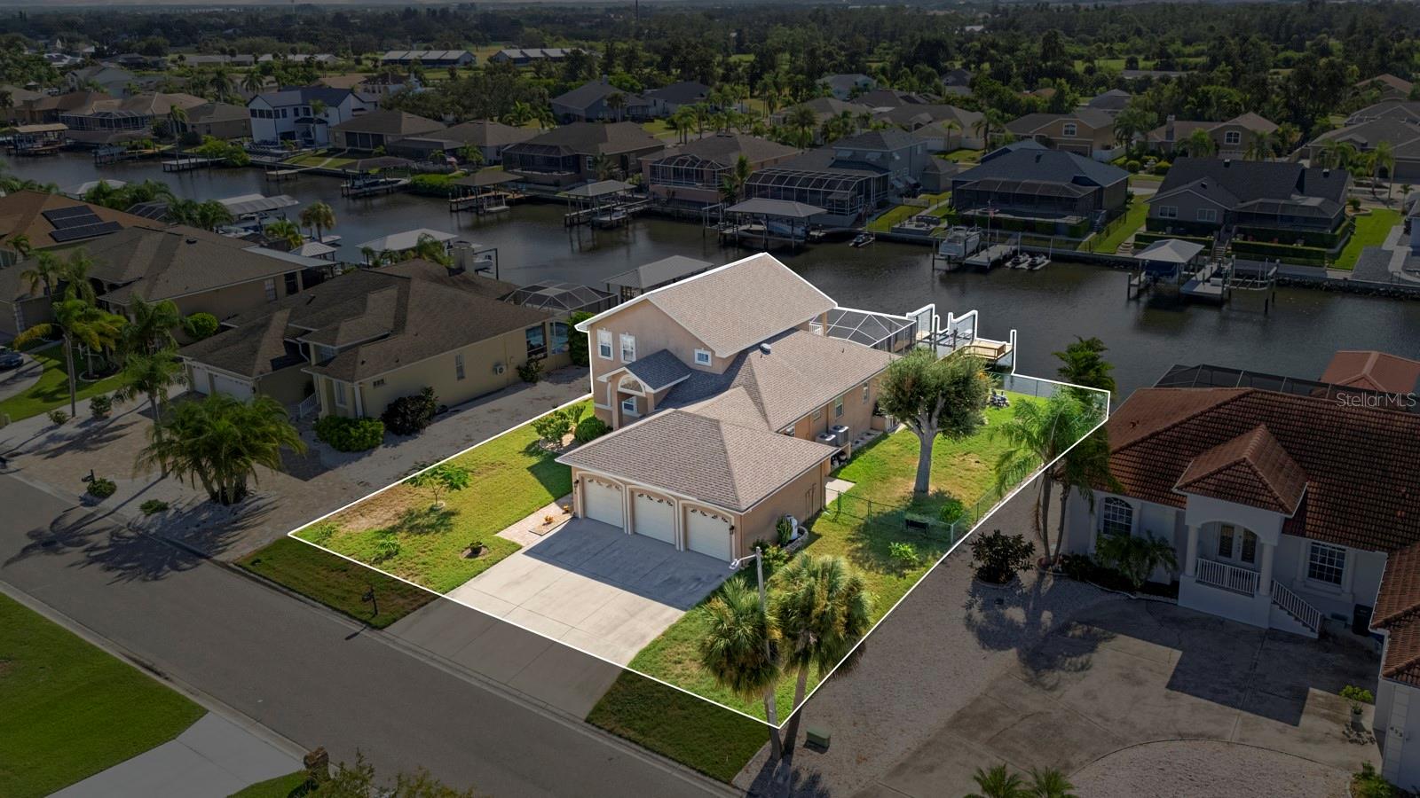 Listing photo id 7 for 830 Golf Island Drive