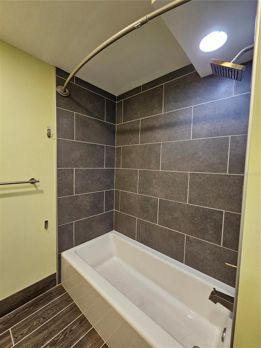 Image 17 of 29 For 4141 Bayshore Boulevard 1603