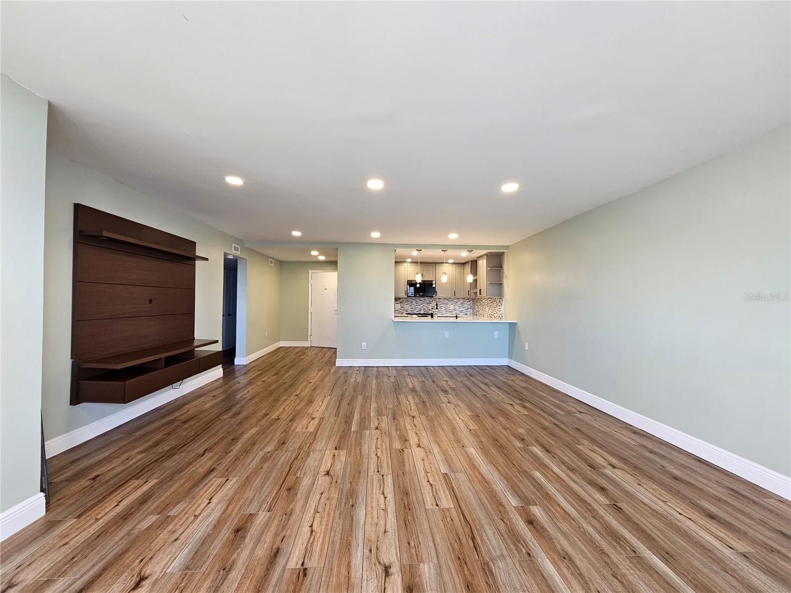 Image 7 of 29 For 4141 Bayshore Boulevard 1603