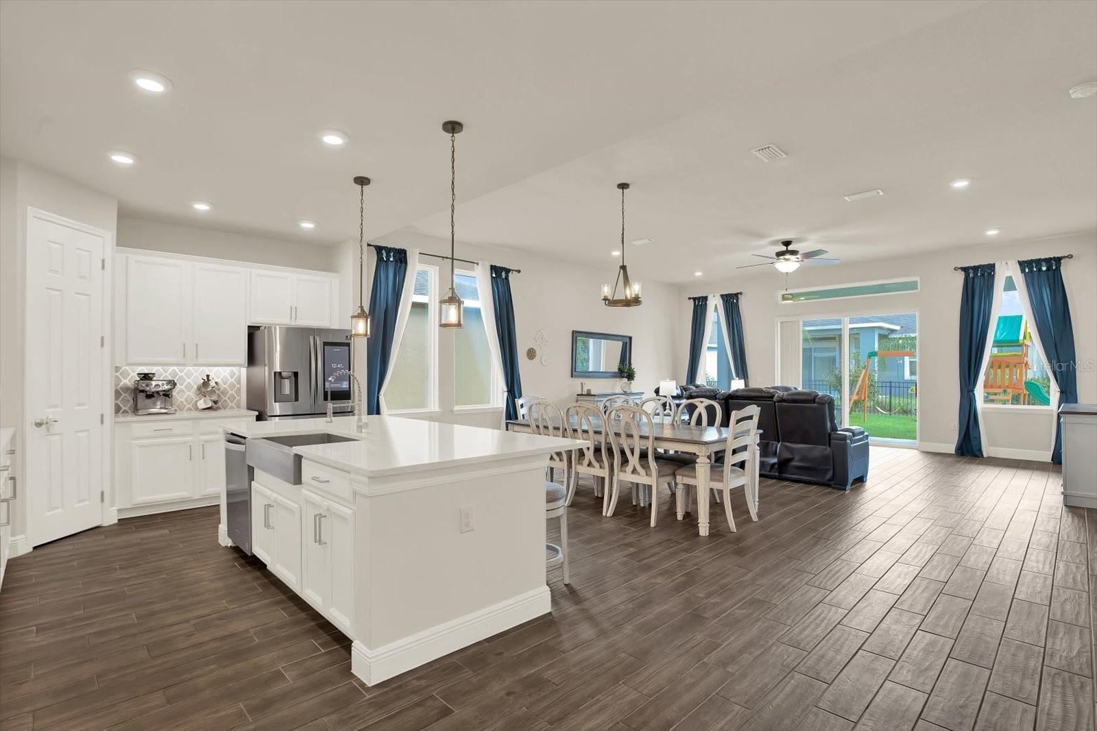 Listing photo id 8 for 6003 Milestone Drive