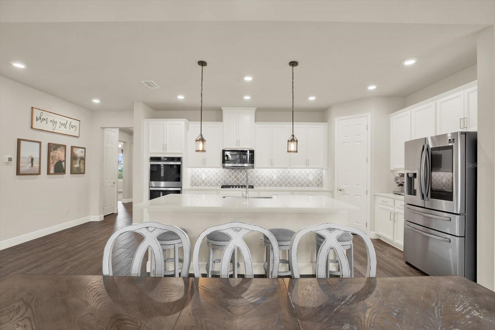 Listing photo id 12 for 6003 Milestone Drive