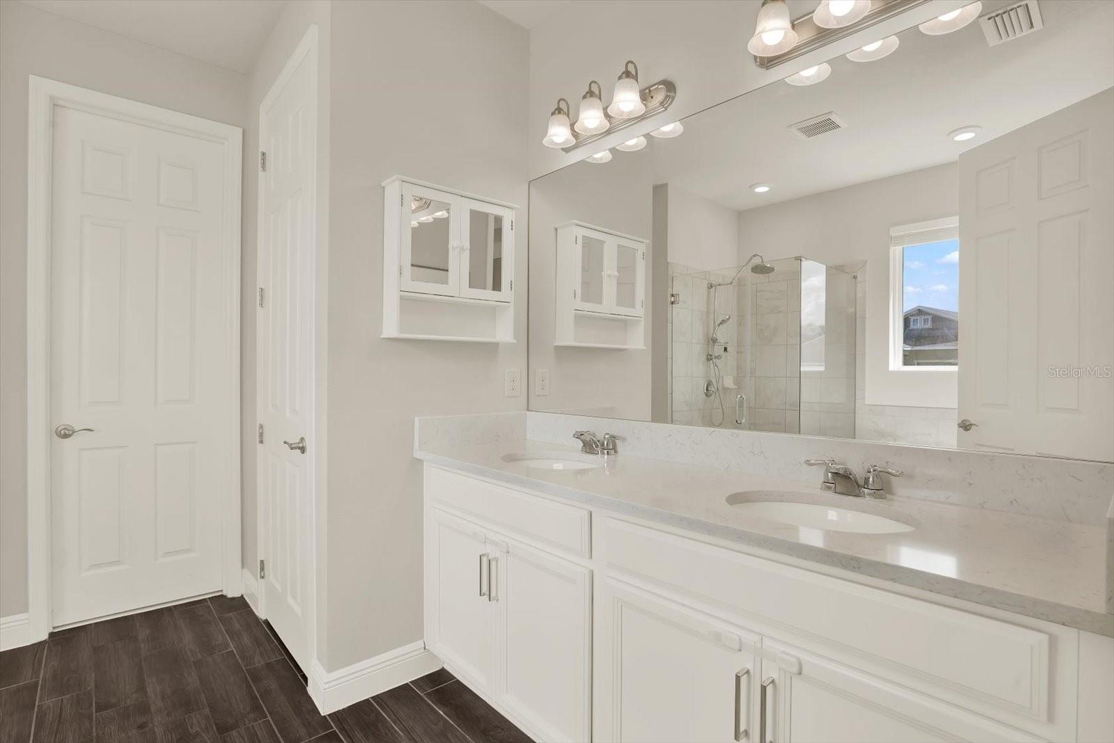 Listing photo id 17 for 6003 Milestone Drive