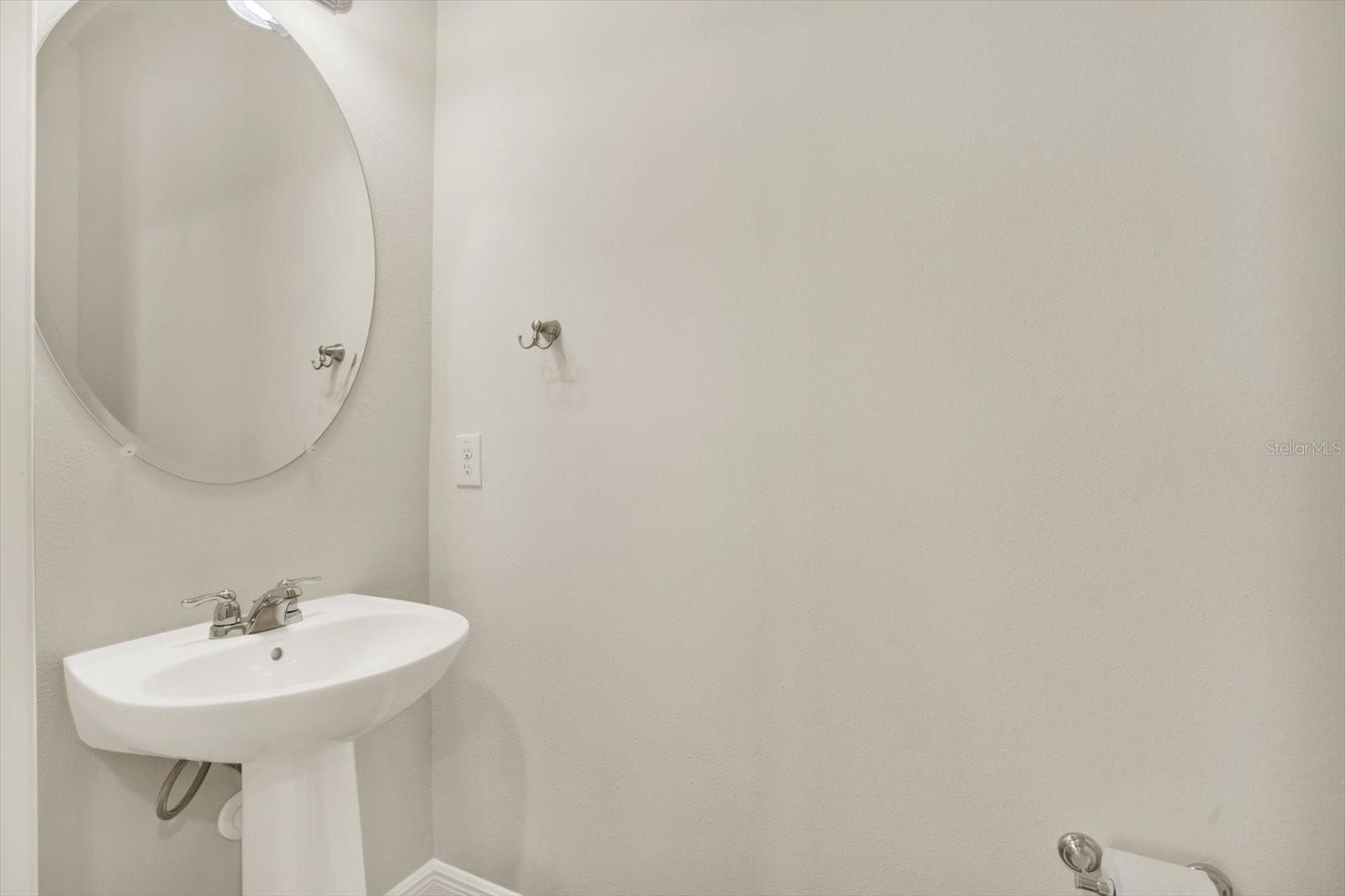 Listing photo id 23 for 6003 Milestone Drive