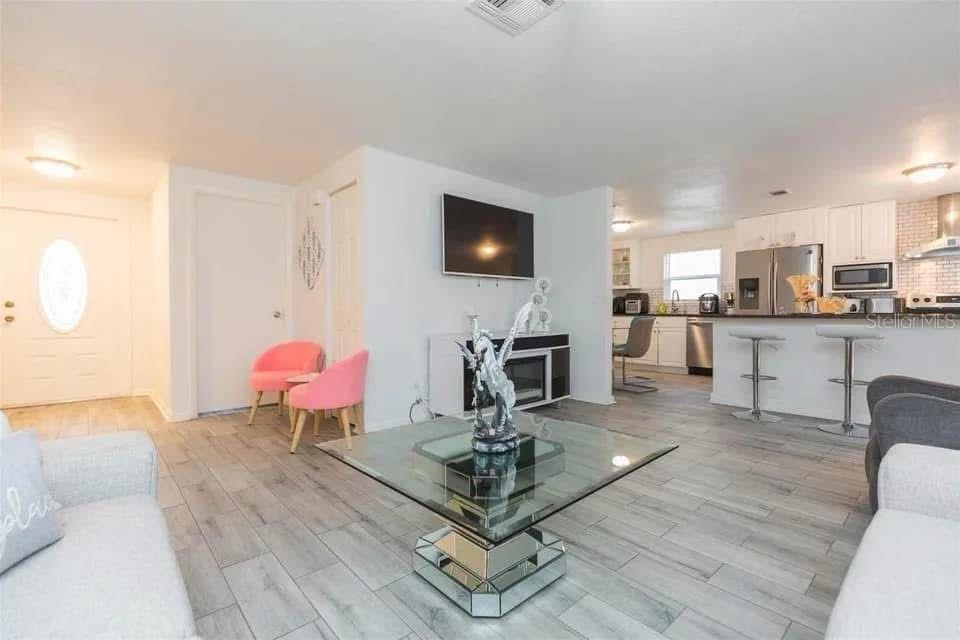 Image 4 of 21 For 2804 Cedaridge Drive