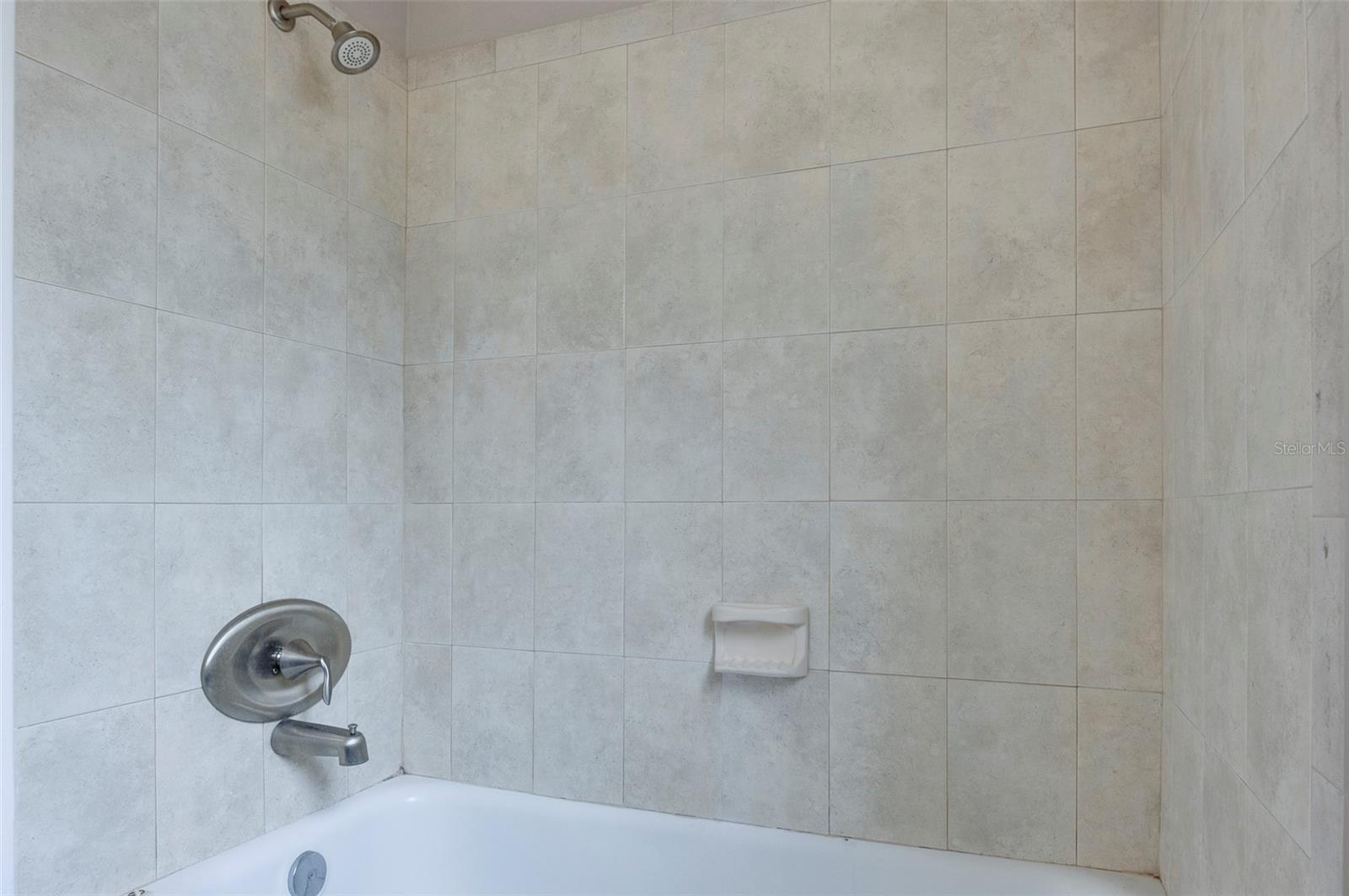 Image 19 of 49 For 907 Hull Street S