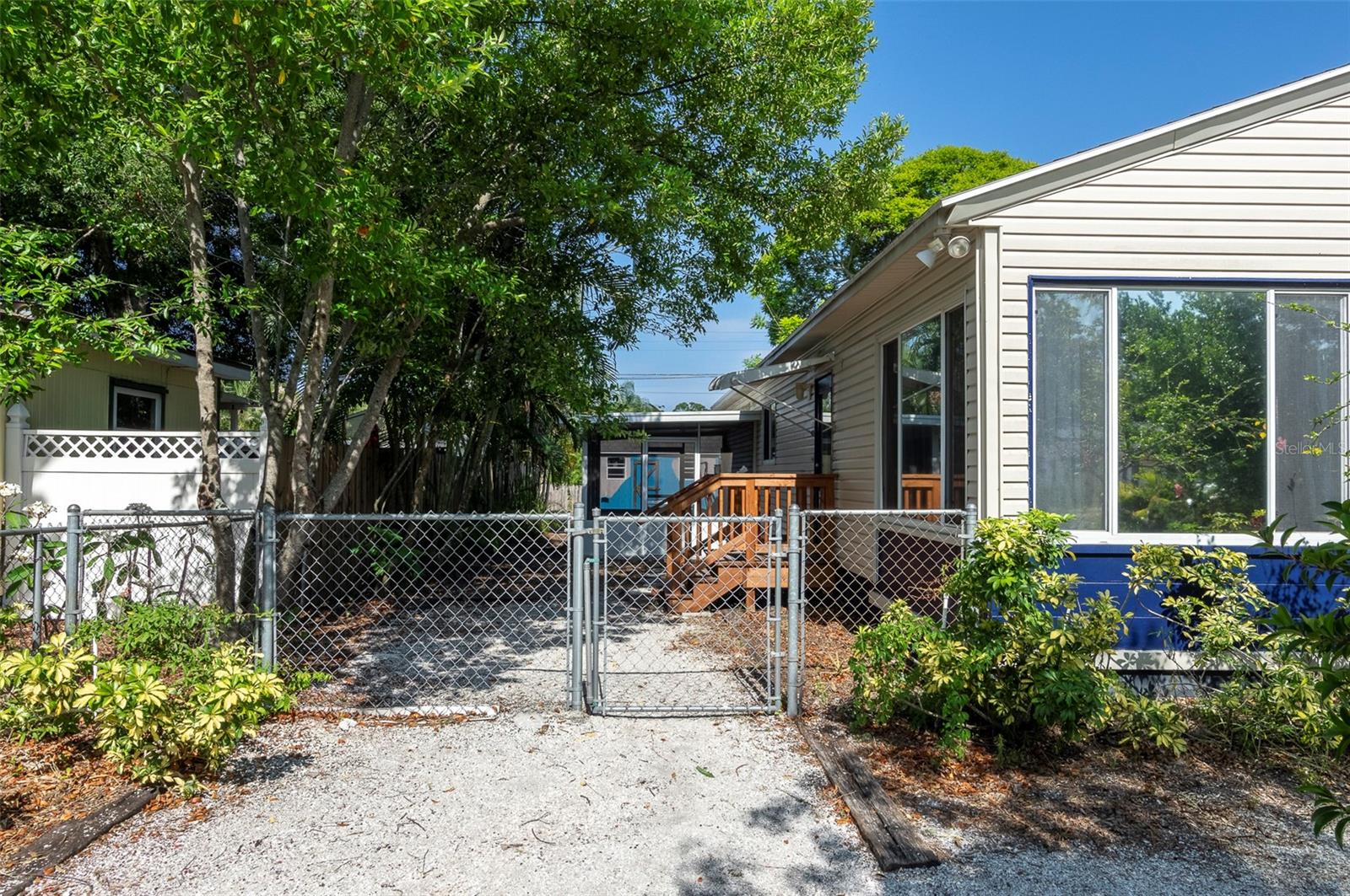 Image 2 of 49 For 907 Hull Street S