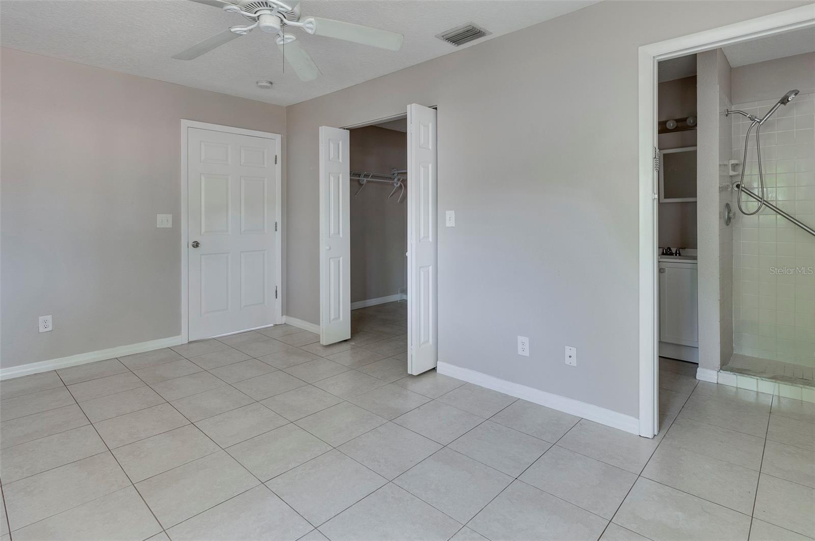 Image 21 of 49 For 907 Hull Street S