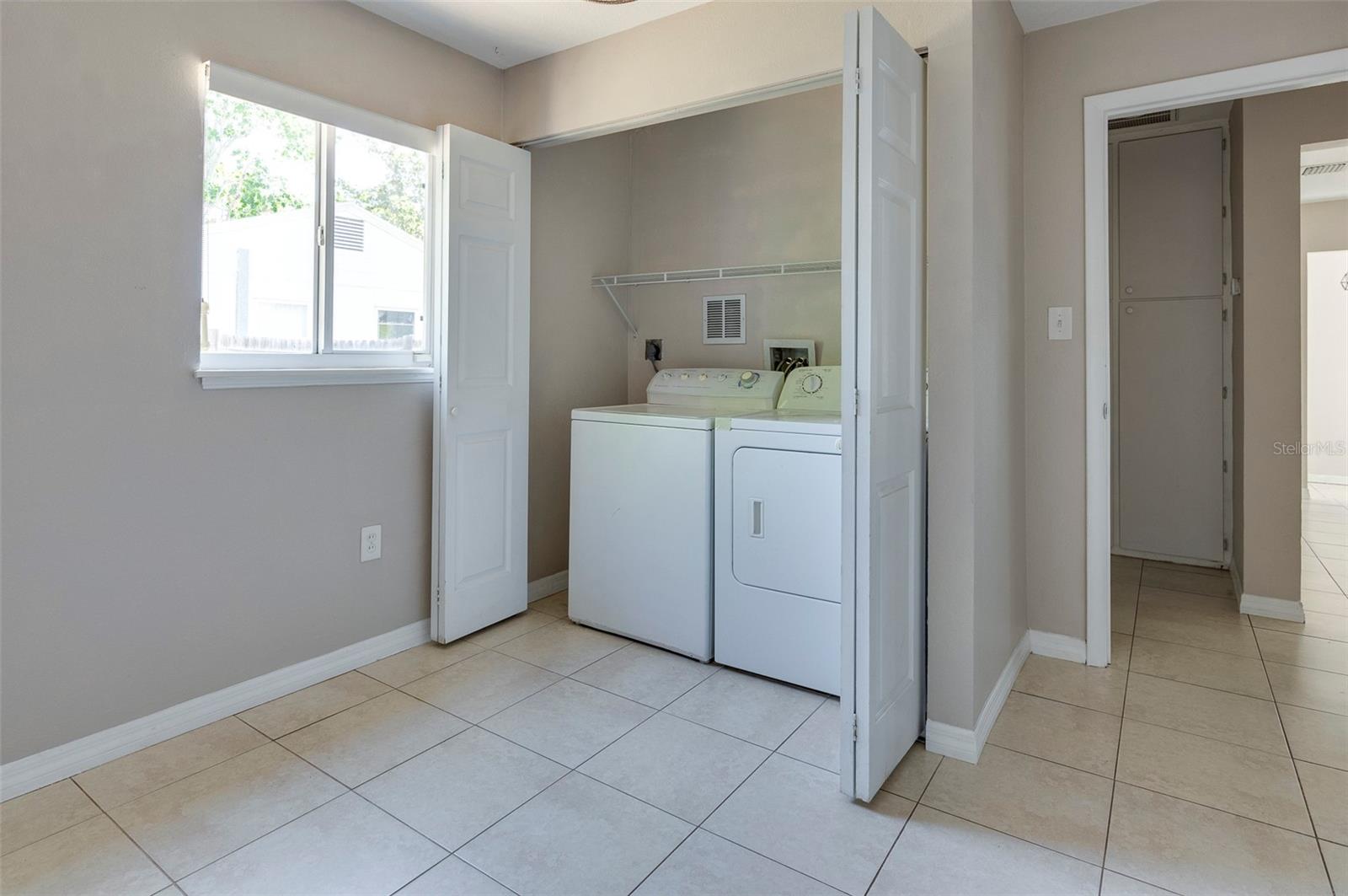 Image 24 of 49 For 907 Hull Street S