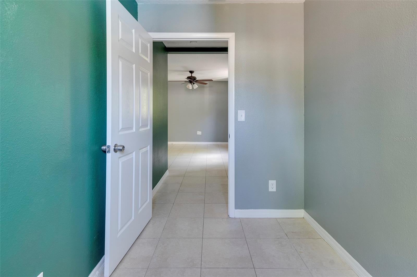 Image 27 of 49 For 907 Hull Street S