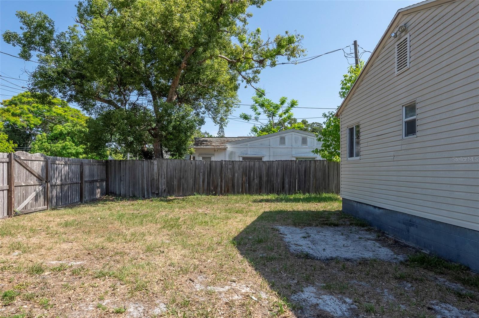 Image 29 of 49 For 907 Hull Street S