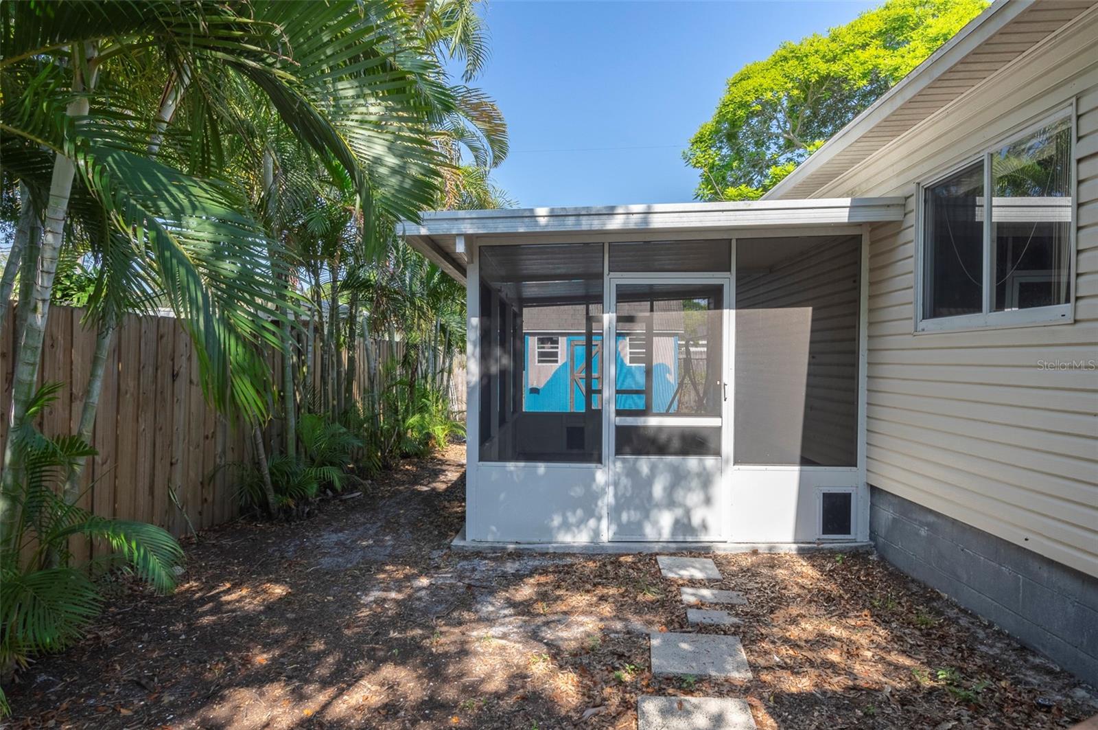 Image 30 of 49 For 907 Hull Street S