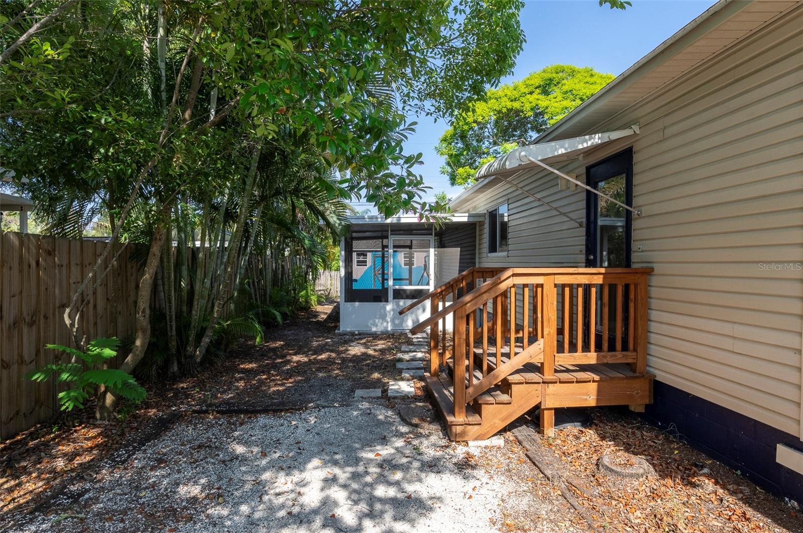 Image 31 of 49 For 907 Hull Street S