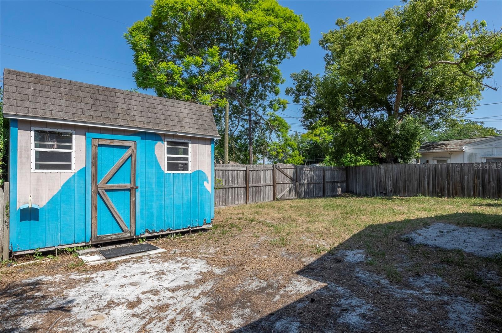 Image 33 of 49 For 907 Hull Street S