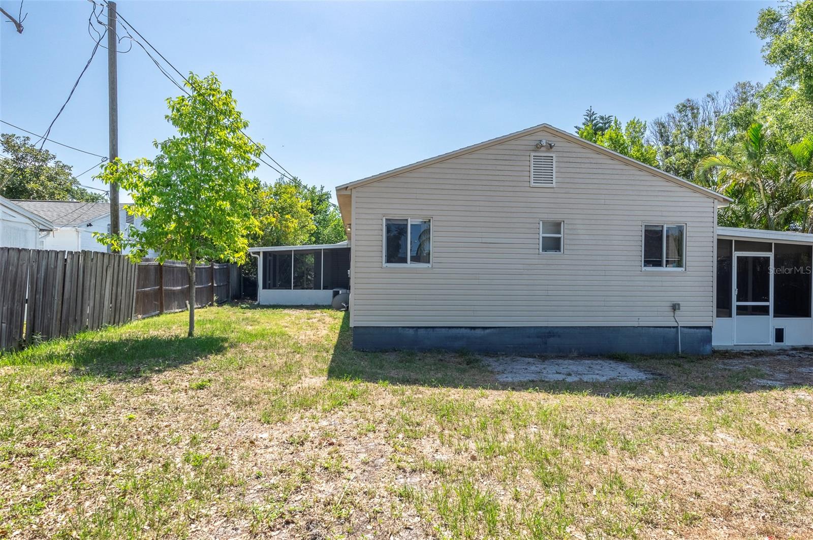 Image 34 of 49 For 907 Hull Street S