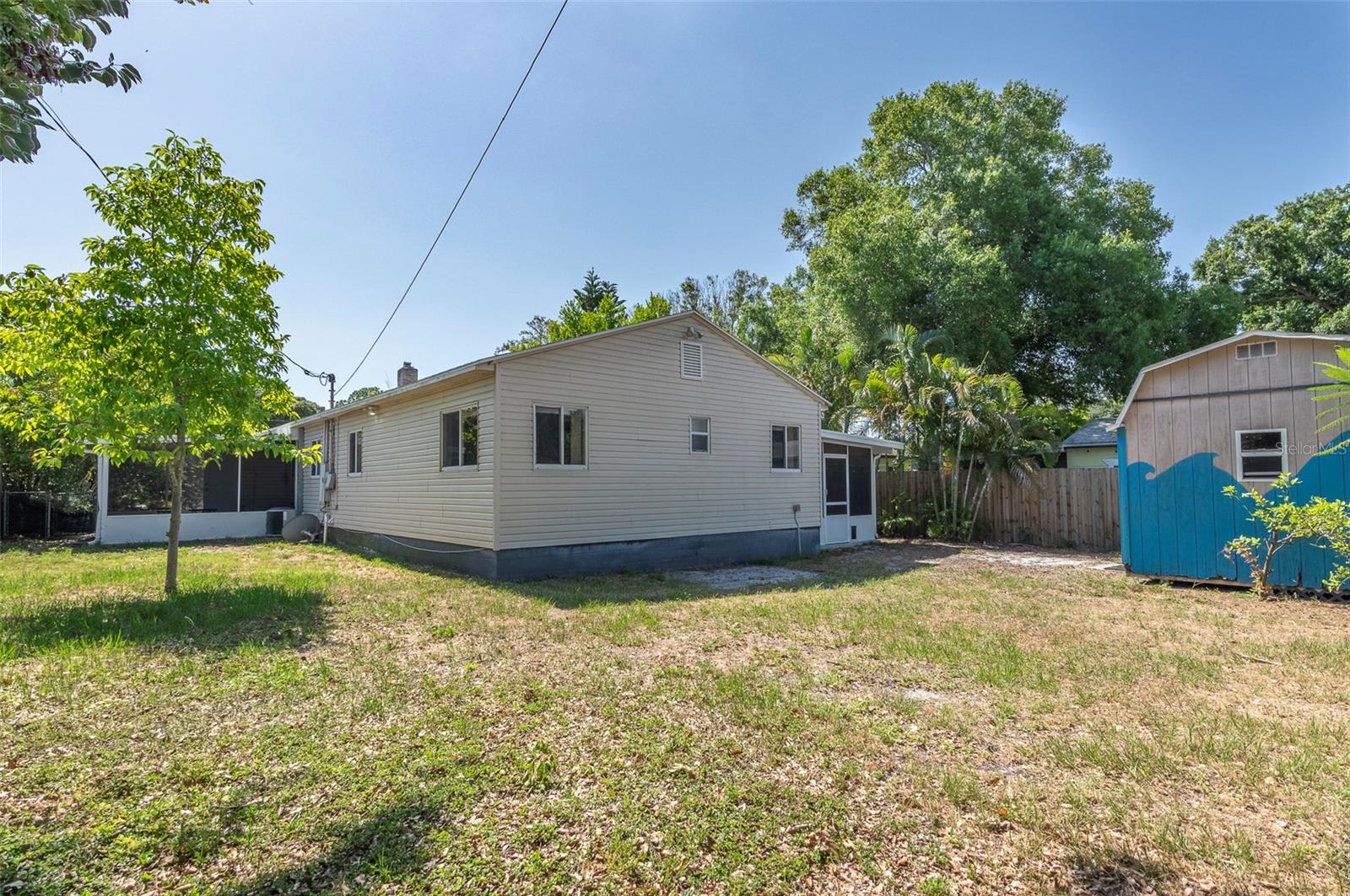 Image 35 of 49 For 907 Hull Street S