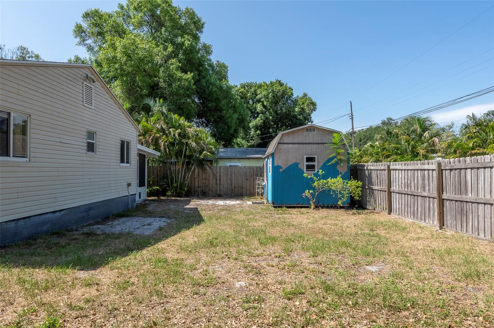 Image 36 of 49 For 907 Hull Street S