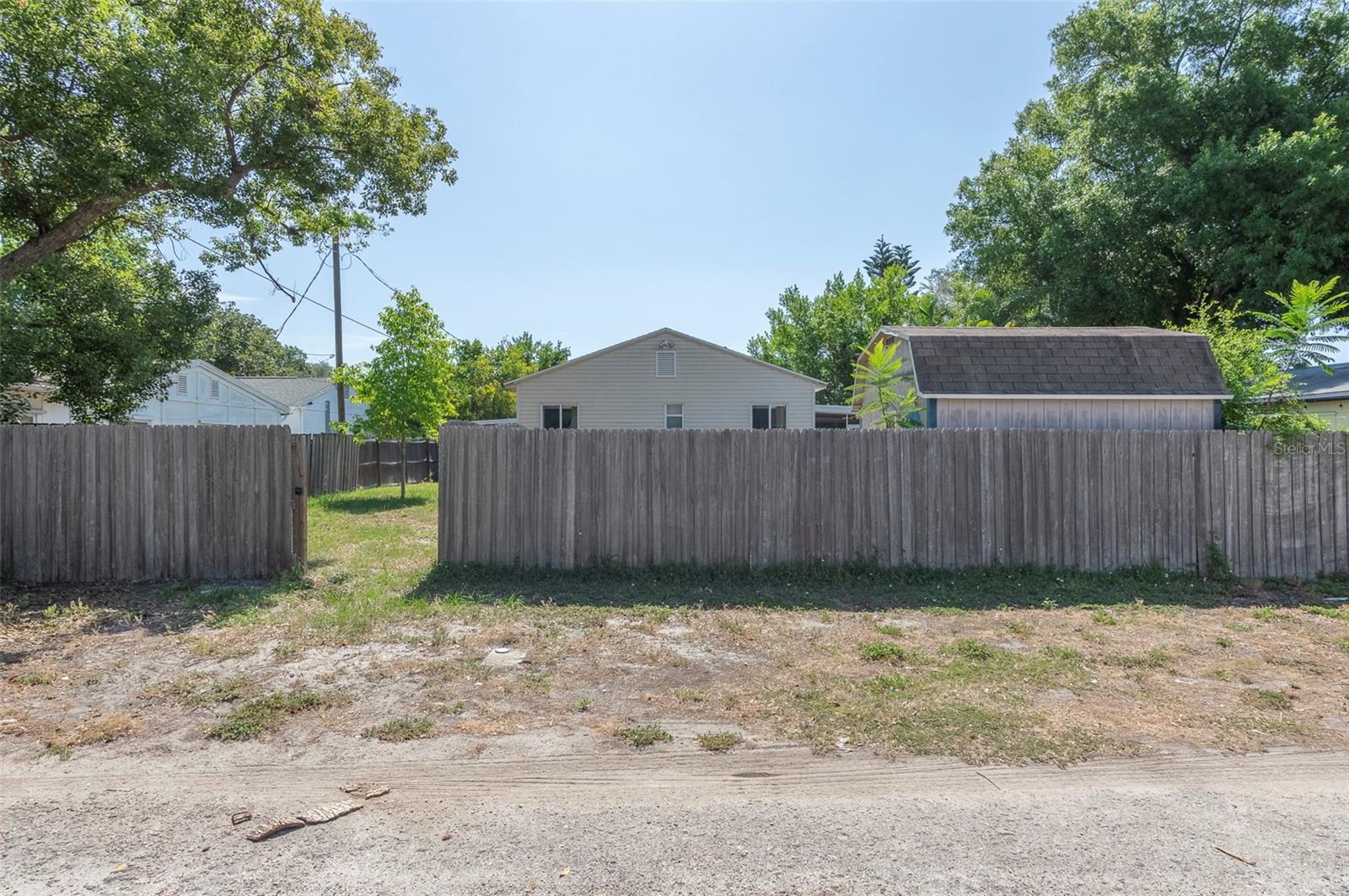 Image 37 of 49 For 907 Hull Street S