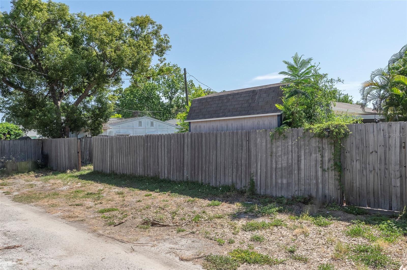 Image 39 of 49 For 907 Hull Street S