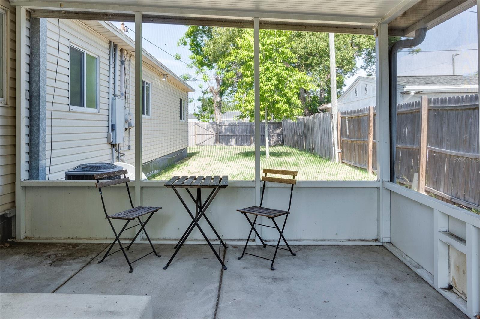 Image 4 of 49 For 907 Hull Street S