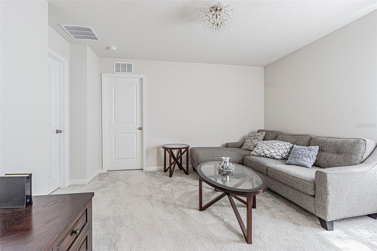 Image 19 of 38 For 11904 Thorncrest Drive