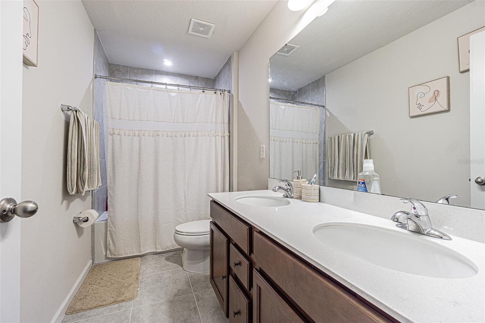 Image 23 of 38 For 11904 Thorncrest Drive