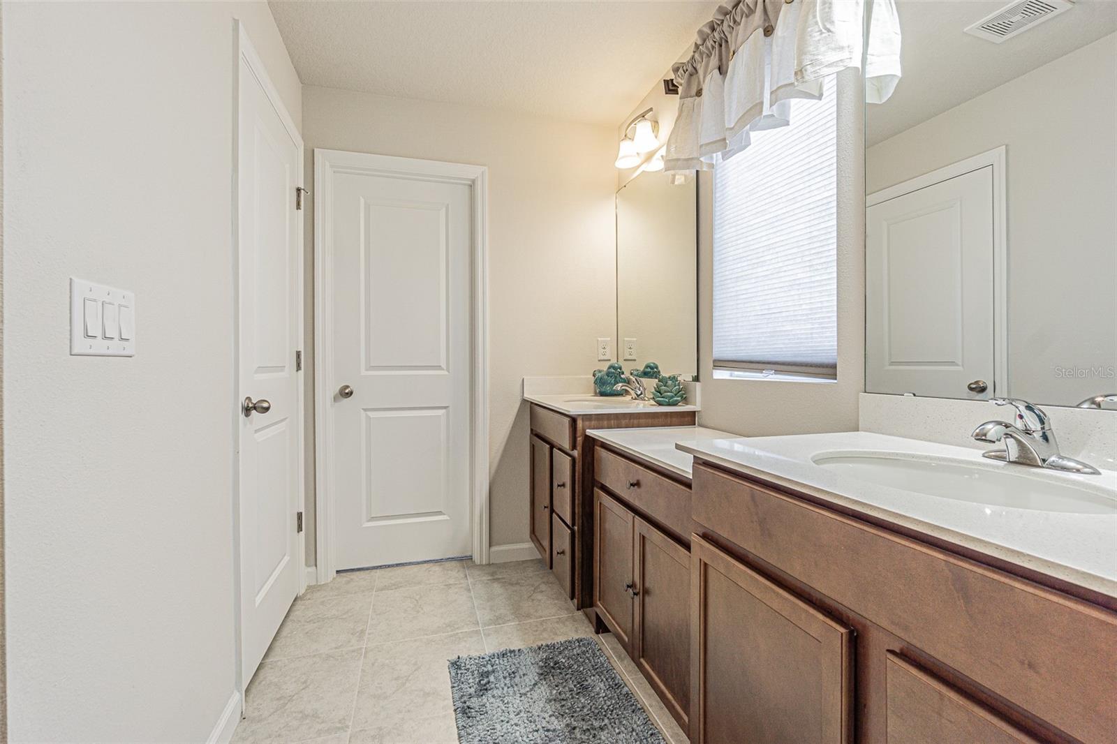 Image 24 of 38 For 11904 Thorncrest Drive