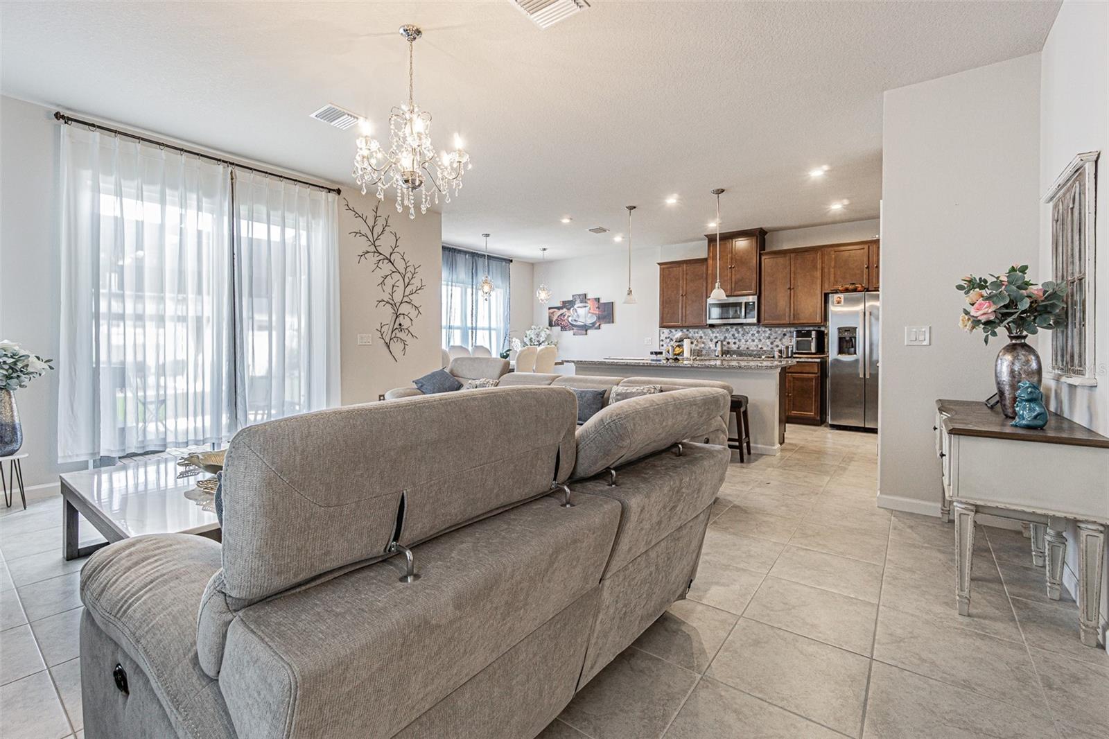 Image 4 of 38 For 11904 Thorncrest Drive