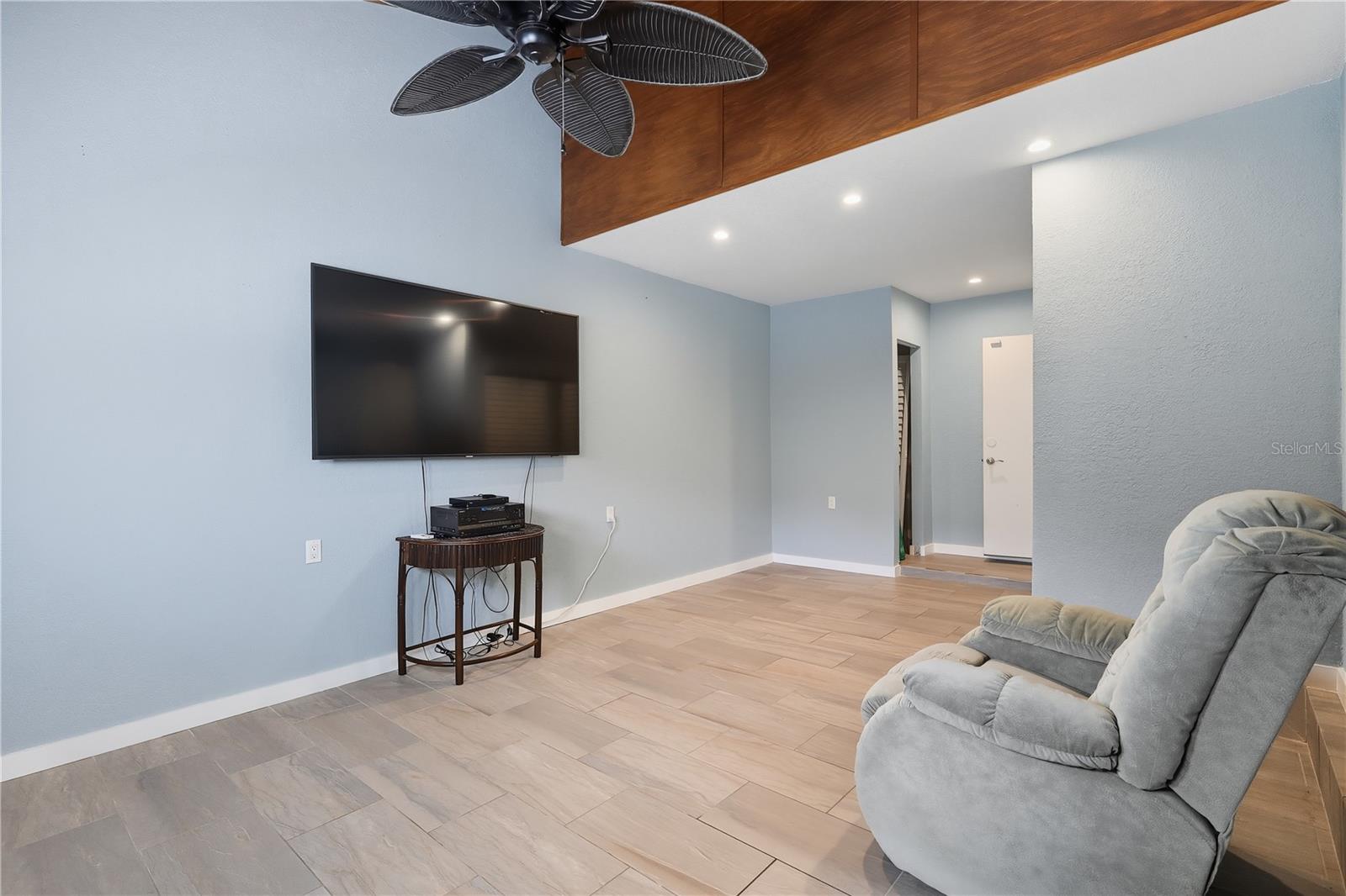 Image 15 of 50 For 8717 Bay Pointe Drive