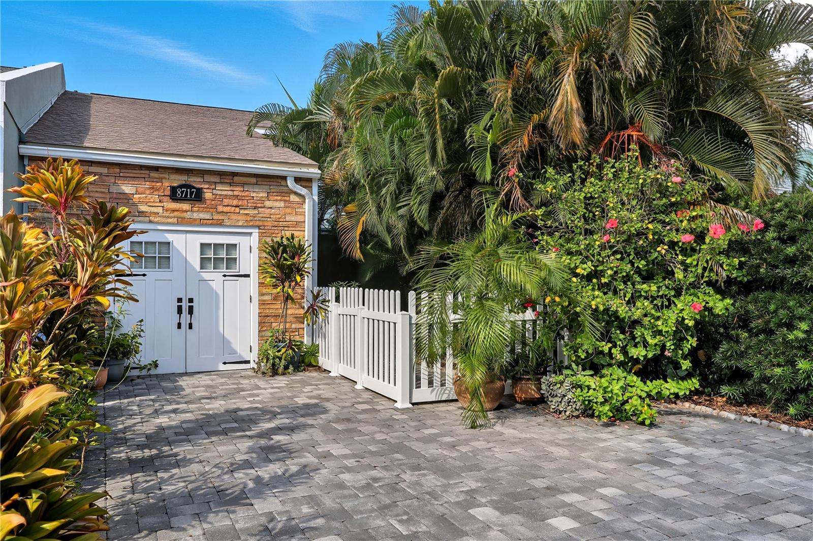 Image 2 of 50 For 8717 Bay Pointe Drive