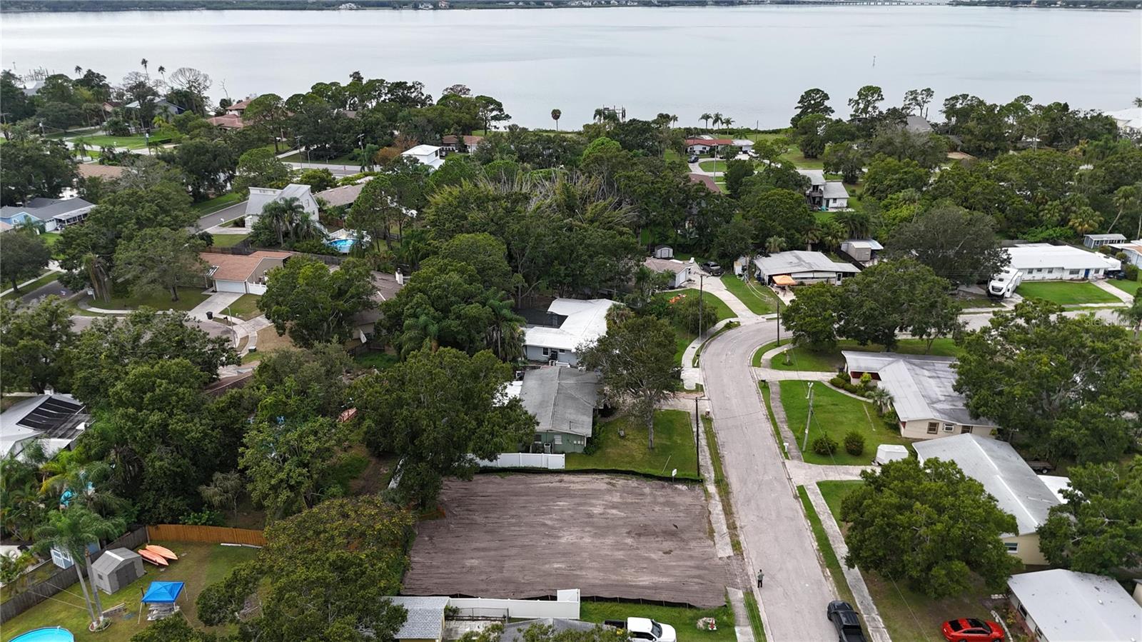 Listing photo id 18 for 436 Country Club Drive