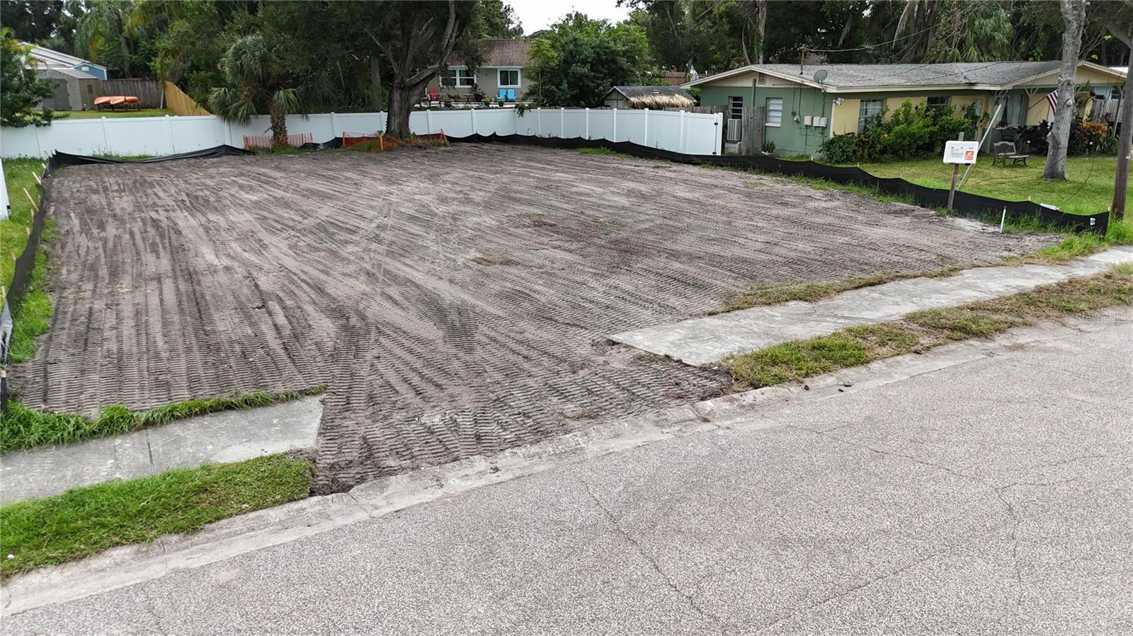 Listing photo id 19 for 436 Country Club Drive